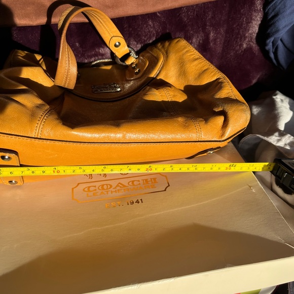 Coach mustard/Camel color handbag.. Leather…used - Picture 8 of 11